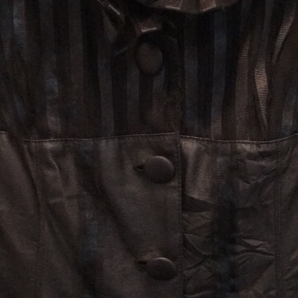 🧵 Black Ruffle Blazer - Picture 3 of 6